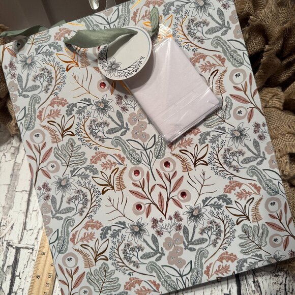 Large Blue Floral Gift Bag with Tissue - Picture 1 of 1